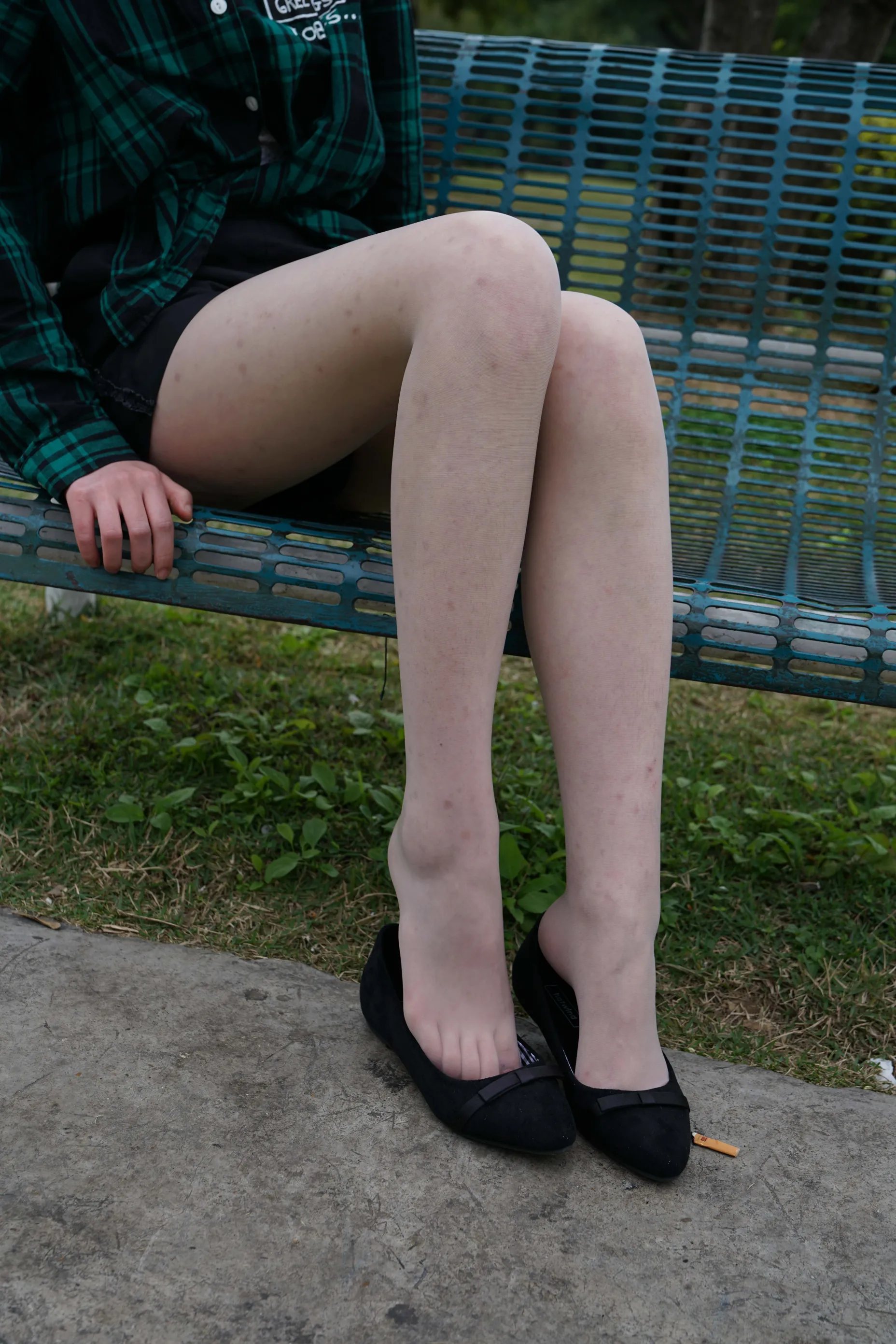 [Mzsock] NO.022 Xiao Zhang picks up a conversation with a high school student in the park and takes a direct photo of her silky feet street photography#[58P]-8