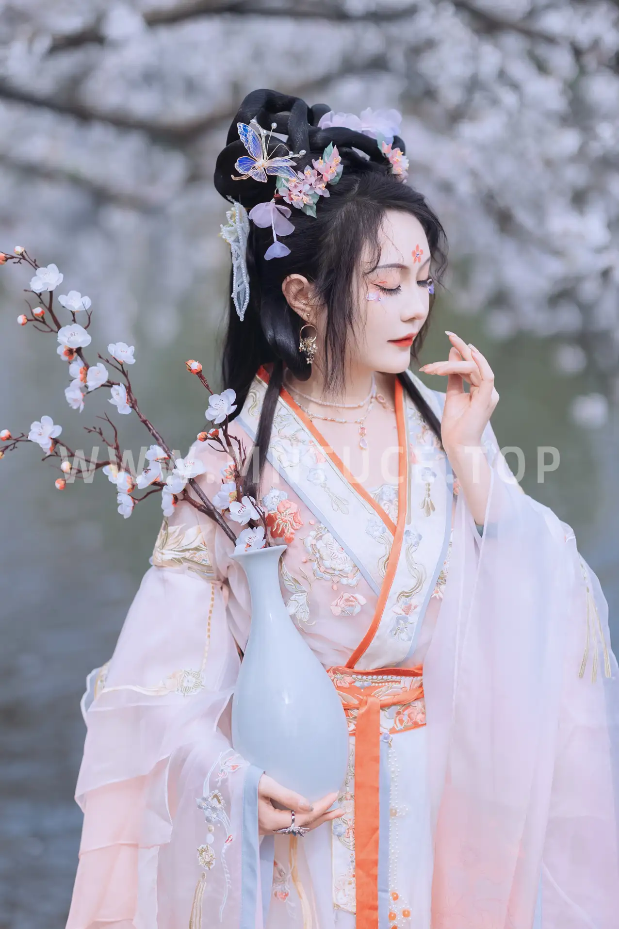 [YITUYU] 2022.06.24 Vol.1273 – Cherry blossom viewing in early spring Lulu haley#[43P]-19